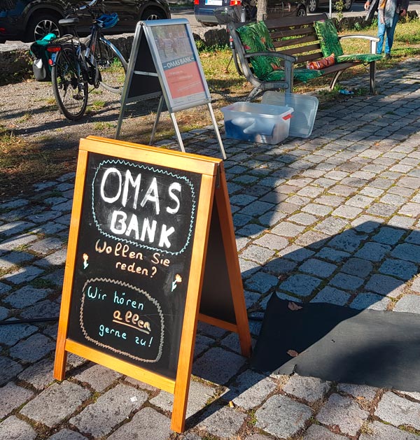 Die „Omas“ auf der Bank